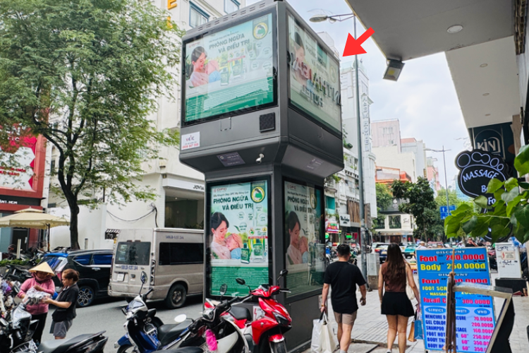 Day view - Vertical E-tower Panel Billboard at 151 Ly Tu Trong, Ben Thanh Ward, Ho Chi Minh City