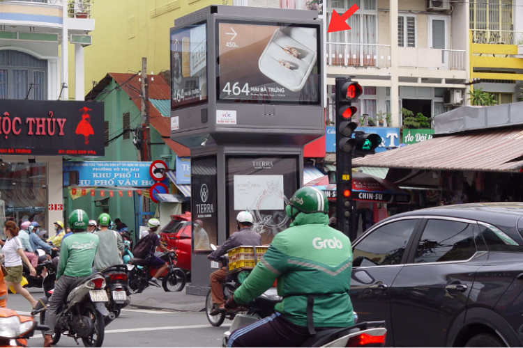 8 Sided Vertical E-tower Panel Billboard at 336 Hai Ba Trung, Tan Dinh Ward, Ho Chi Minh City (Tan Dinh Market)