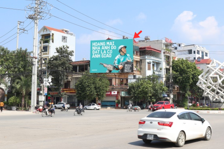 Day view - Horizontal Wallscape Billboard at 2 Chi Lang Street, Hoa Binh Ward, Phu Tho (Long Chau Pharmacy)