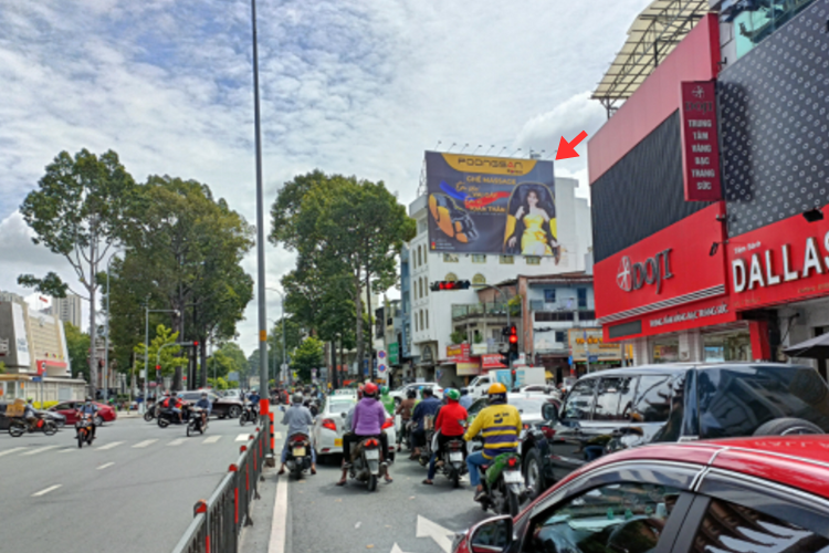 1 Panel Vertical Wall-mounted Pano Billboard at 223 3 Thang 2 Street, Vuon Lai Ward, Ho Chi Minh City