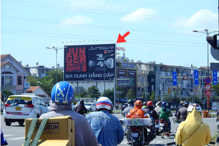 Day view - Horizontal Wallscape Billboard at 570 Kha Van Can, Hiep Binh Ward, Ho Chi Minh City