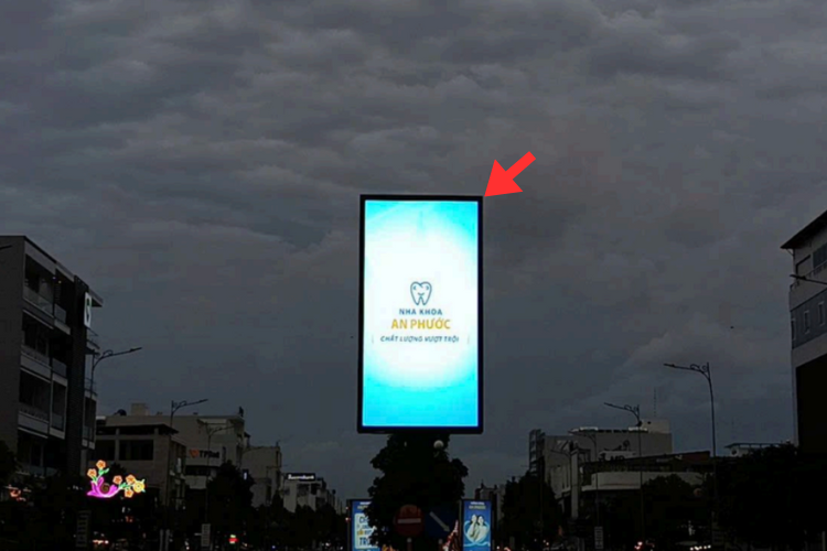 1 Panel Vertical LED Unipole Billboard at Hung Vuong - Suong Nguyet Anh Intersection, Long An Ward, Tay Ninh