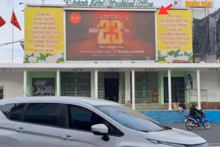 1 Panel Horizontal LED Wall Cladding Billboard at Khu Hoa Binh, Xuan Huong Ward, Lam Dong (Rap hat Hoa Binh)